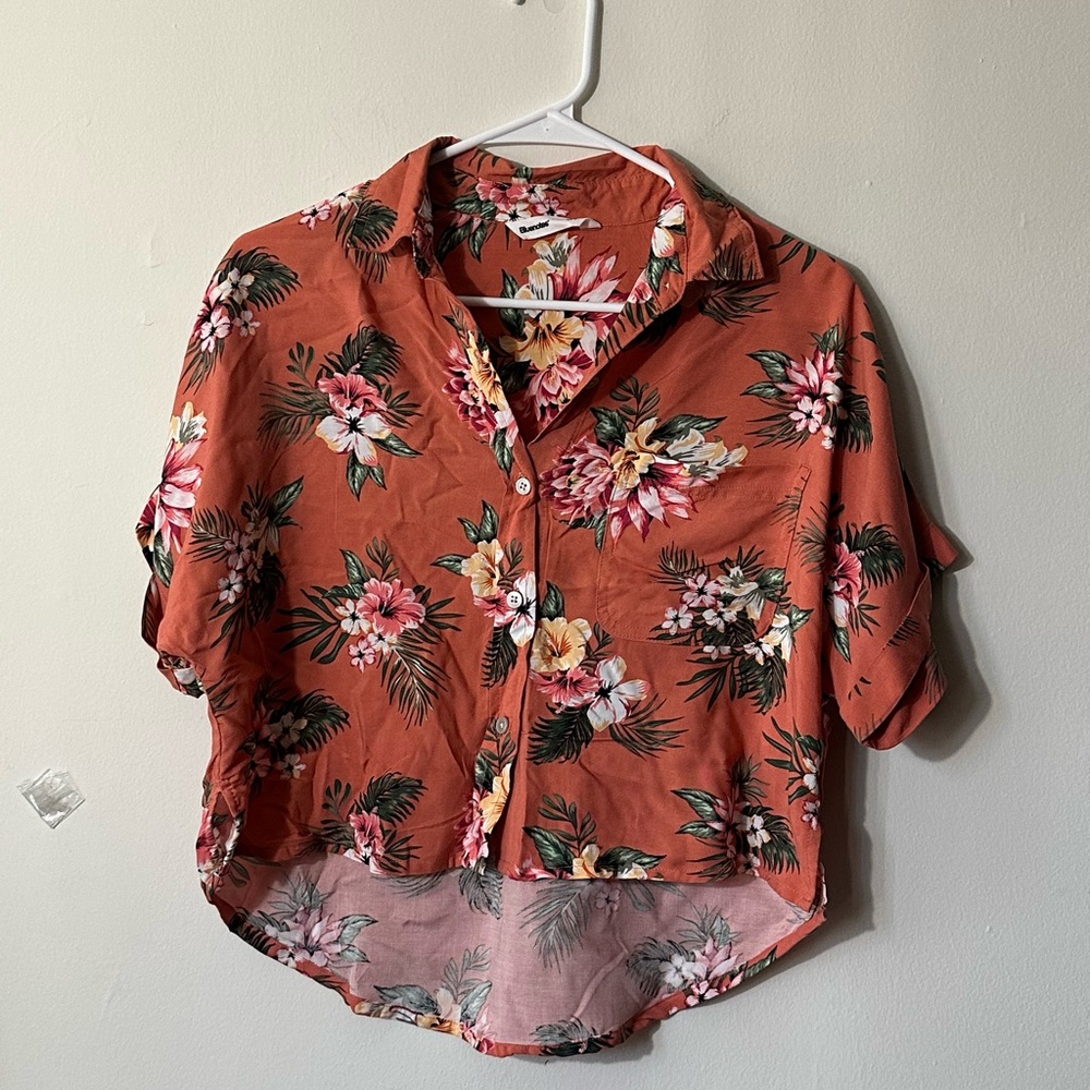 NWOT Hawaiian button down crop top